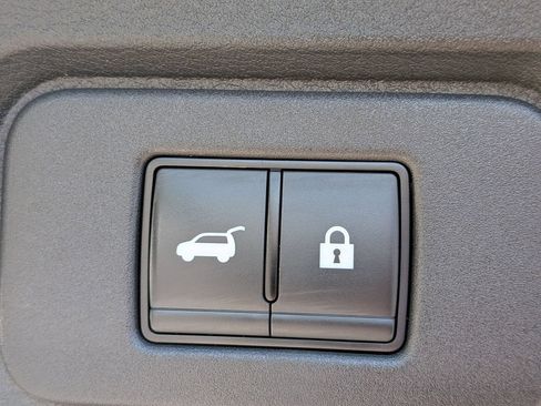 Used 2025 Nissan Rogue SV AWD/4WD image 22