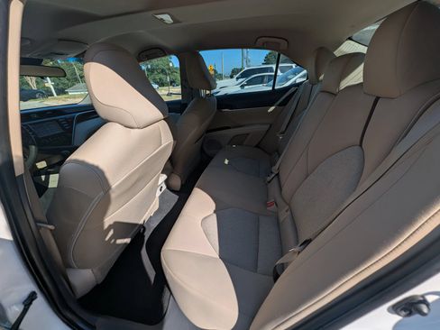 Used 2018 Toyota Camry LE FWD image 33