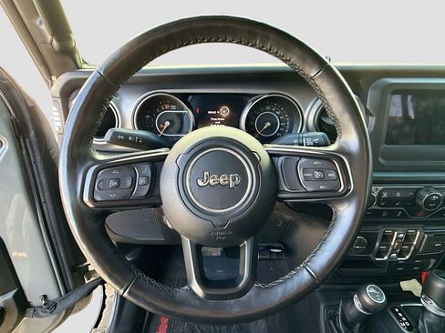 Used 2021 Jeep Gladiator Willys image 10
