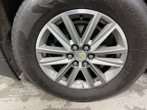 Used 2023 Chevrolet Traverse LT image 36