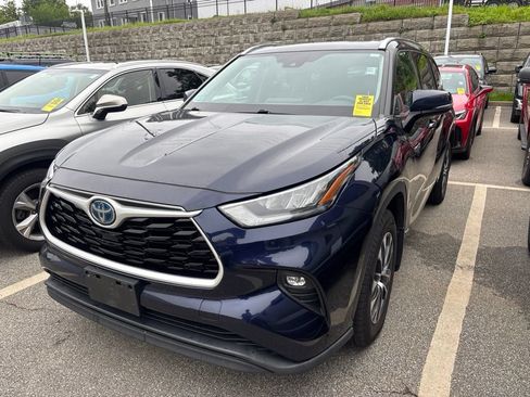 Used 2020 Toyota Highlander XLE AWD/4WD image 4