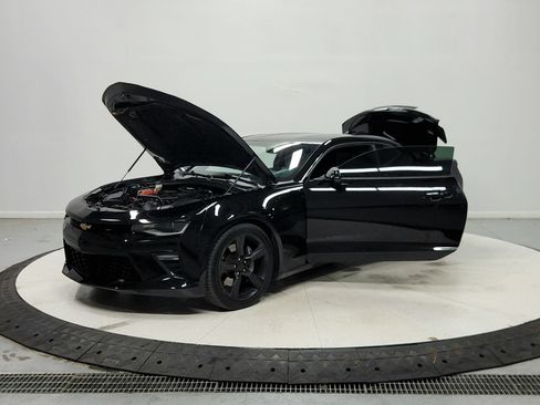 Used 2016 Chevrolet Camaro SS RWD image 12