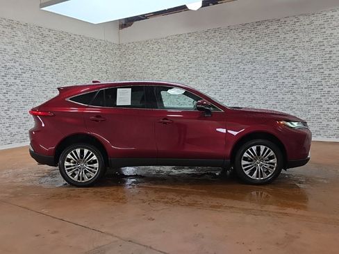 Used 2023 Toyota Venza Limited image 9