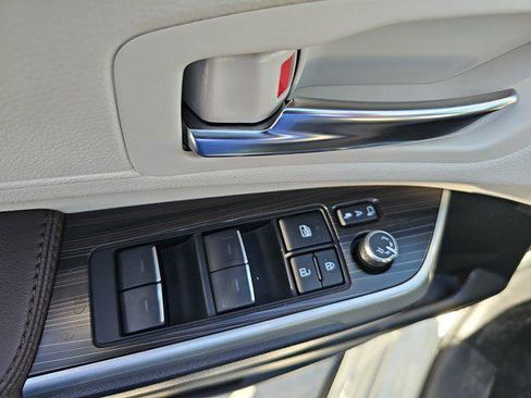 Used 2024 Toyota Sienna Platinum image 29