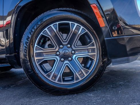 Used 2024 Jeep Wagoneer L Series II w/ Flexible Seating Group image 33