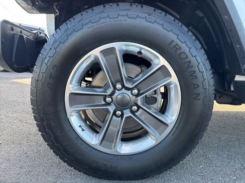 Used 2020 Jeep Wrangler Unlimited Sahara image 14