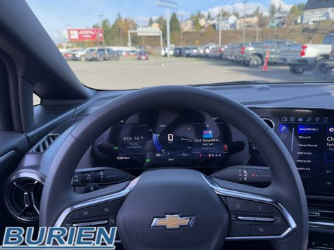 New 2026 Chevrolet Equinox EV LT image 13