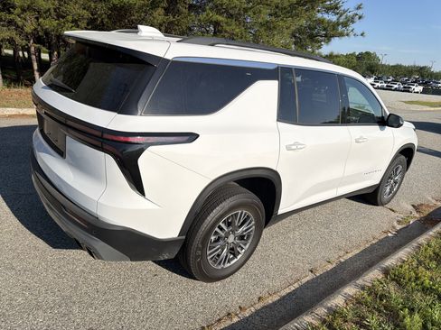 Certified 2026 Chevrolet Traverse LT AWD/4WD image 10