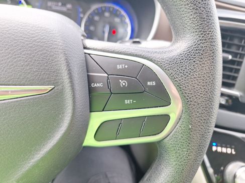 Used 2020 Chrysler Voyager Lxi image 20