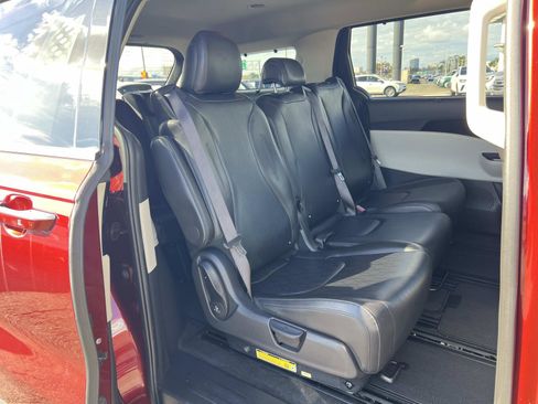 Used 2024 Kia Carnival SX image 34