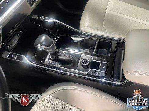 Used 2023 Kia Sorento SX image 18