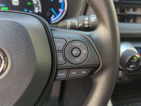 Used 2025 Toyota RAV4 XLE image 17