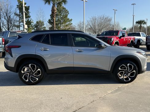 Used 2024 Chevrolet Trax RS w/ Driver Confidence Package image 3