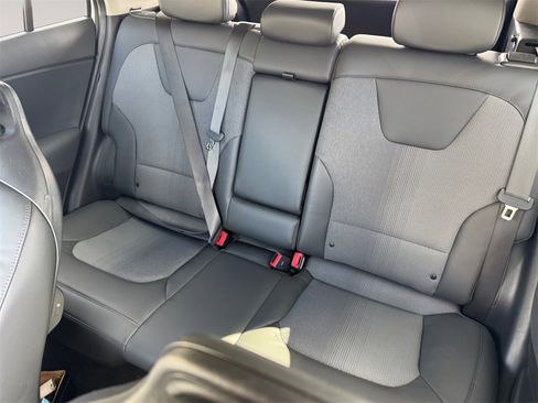 Used 2023 Kia Niro EX image 13