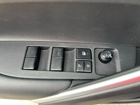 Used 2024 Toyota Corolla Cross LE FWD image 17