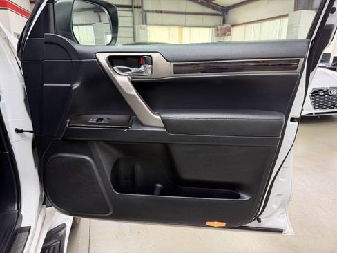 Used 2016 Lexus GX 460 w/ Comfort Package AWD/4WD image 15