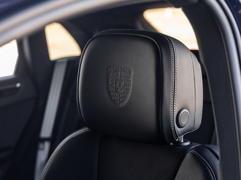 Certified 2026 Porsche Macan Turbo AWD/4WD image 28