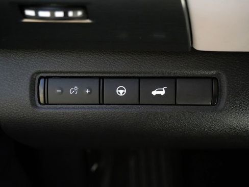 Used 2023 Nissan Pathfinder SL AWD/4WD image 15