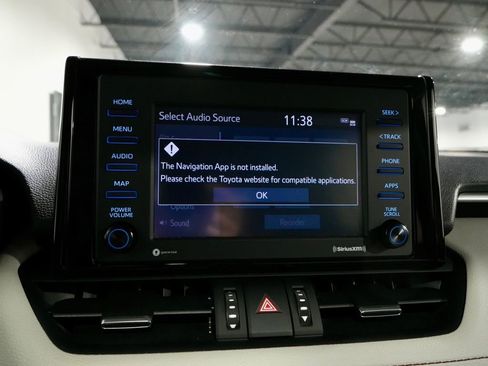 Used 2022 Toyota RAV4 XLE Premium image 4