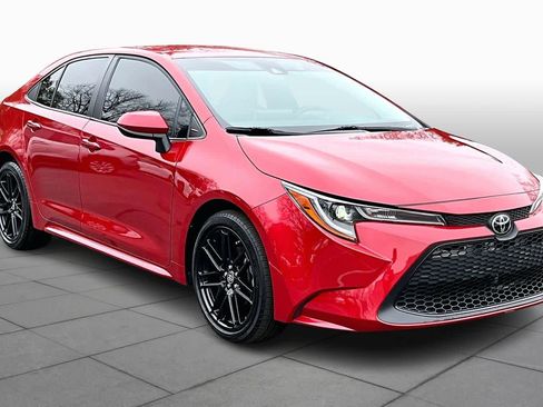 Used 2021 Toyota Corolla LE image 3