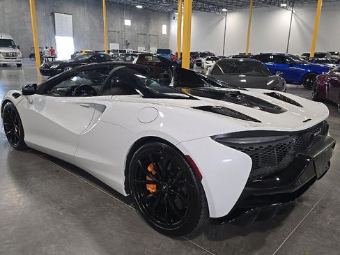 Used 2025 McLaren Artura Spider RWD image 3