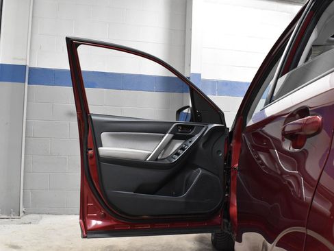 Used 2017 Subaru Forester 2.5i Premium image 11