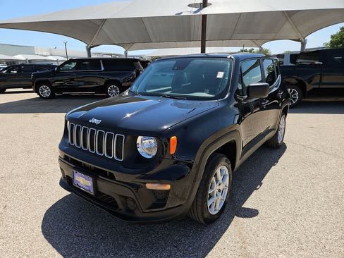 Used 2023 Jeep Renegade Latitude AWD/4WD image 3
