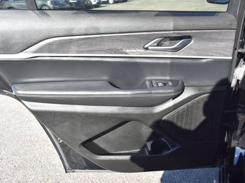 Used 2023 Jeep Grand Cherokee L Limited AWD/4WD image 35
