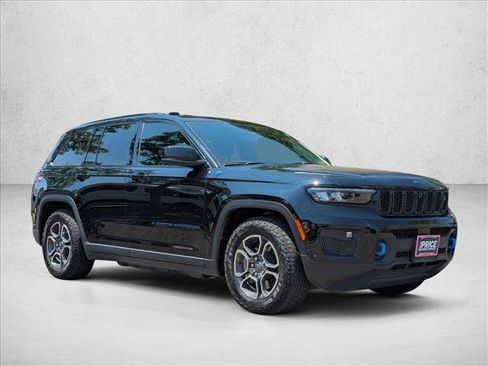 Used 2023 Jeep Grand Cherokee Trailhawk w/ Advanced Protech Group II AWD/4WD image 3