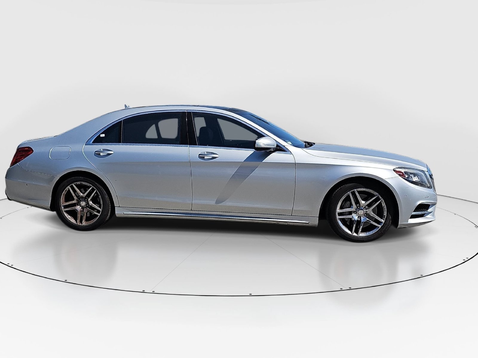 Used 2015 Mercedes-Benz S 550 Sedan image 4