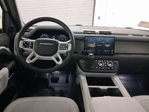 Used 2025 Land Rover Defender 110 S image 4