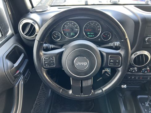 Used 2016 Jeep Wrangler Rubicon w/ Power Convenience Group AWD/4WD image 21