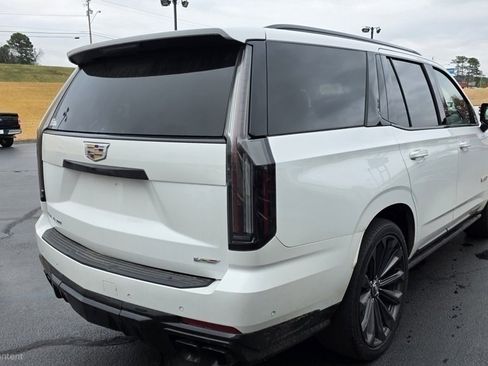 Used 2025 Cadillac Escalade V image 5