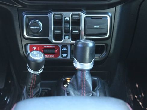 Used 2022 Jeep Wrangler Unlimited Rubicon AWD/4WD image 19
