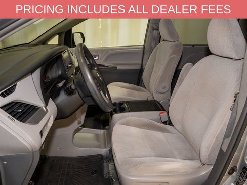 Used 2015 Toyota Sienna LE FWD image 9