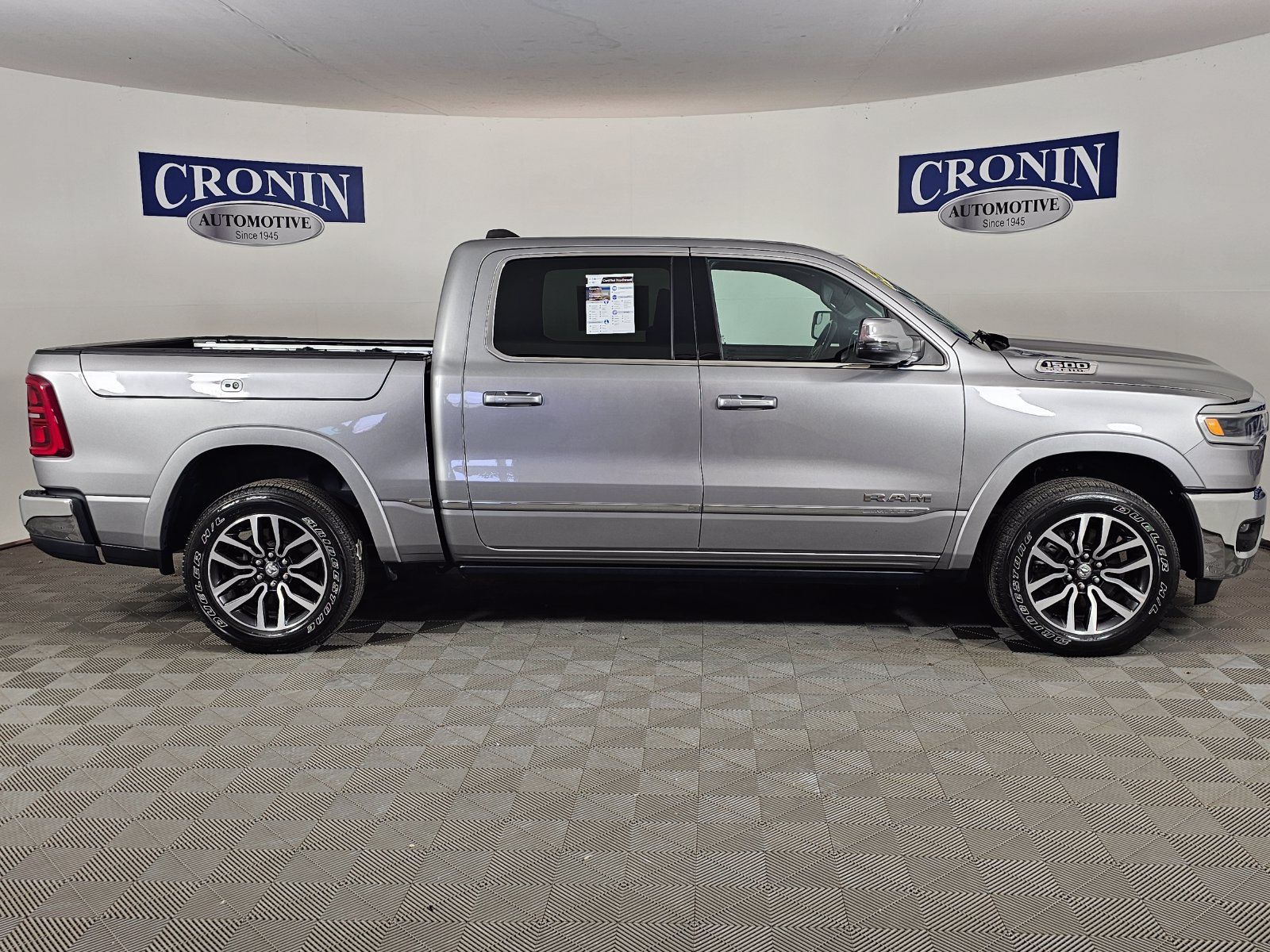 Used 2025 RAM 1500 Limited AWD/4WD image 29