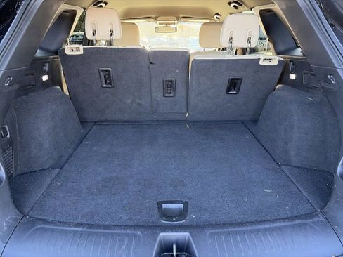 Used 2017 Cadillac XT5 Base image 8