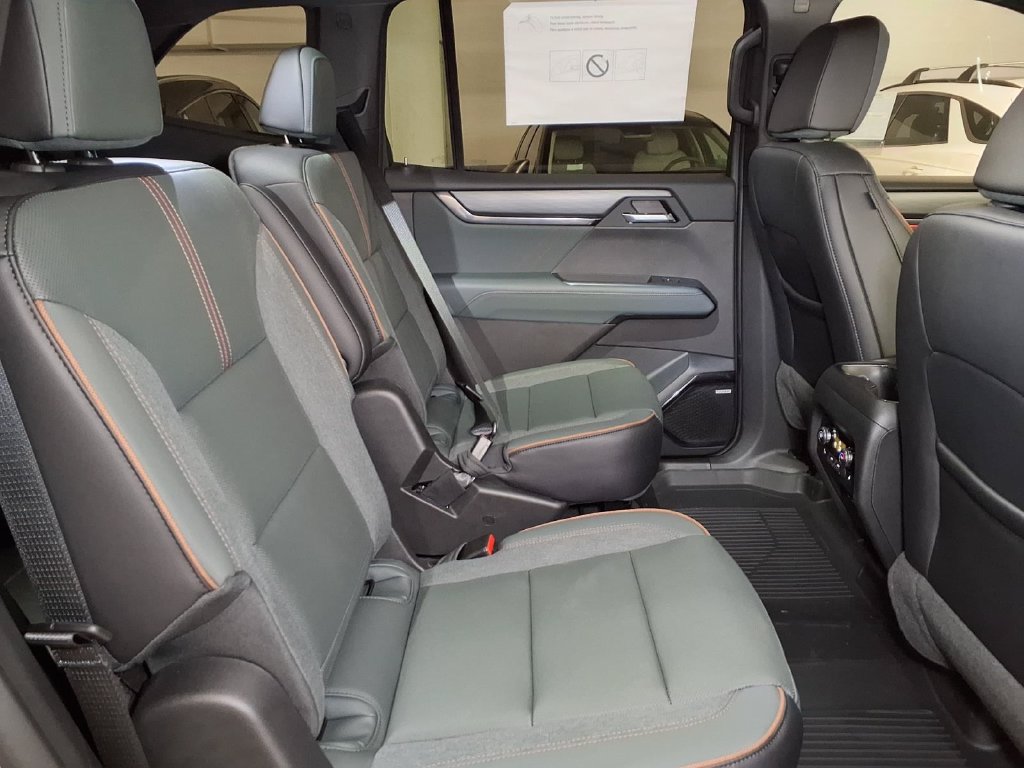 New 2026 GMC Acadia AT4 w/ Luxury Package AWD/4WD image 7