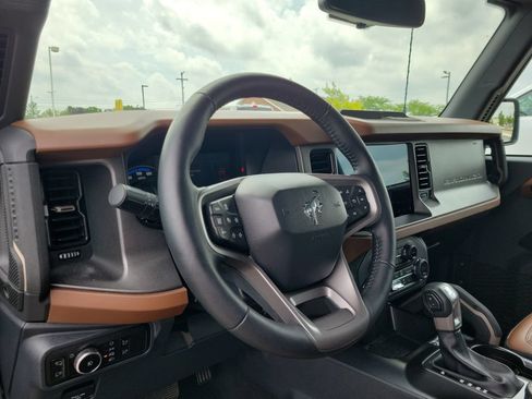 Used 2024 Ford Bronco Outer Banks AWD/4WD image 18