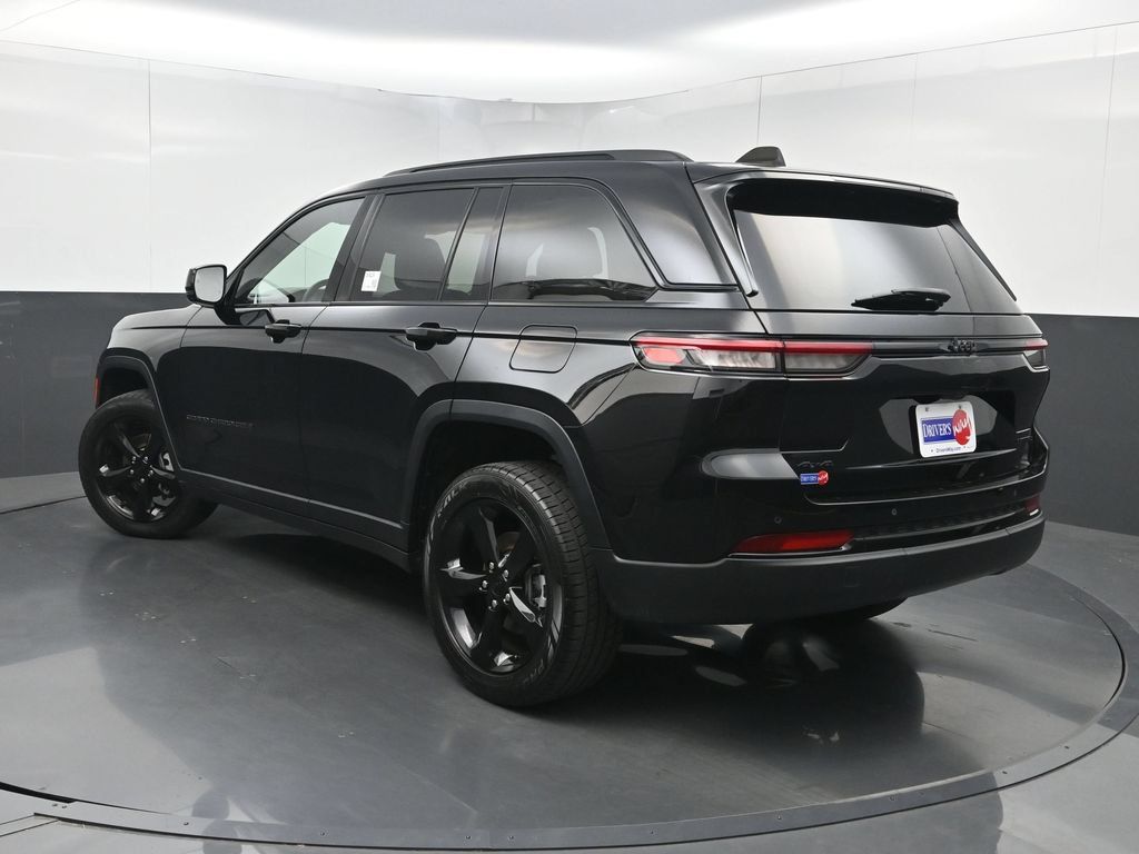 Used 2023 Jeep Grand Cherokee Limited w/ Black Appearance Package AWD/4WD image 26