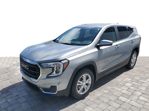 Used 2024 GMC Terrain SLE image 2
