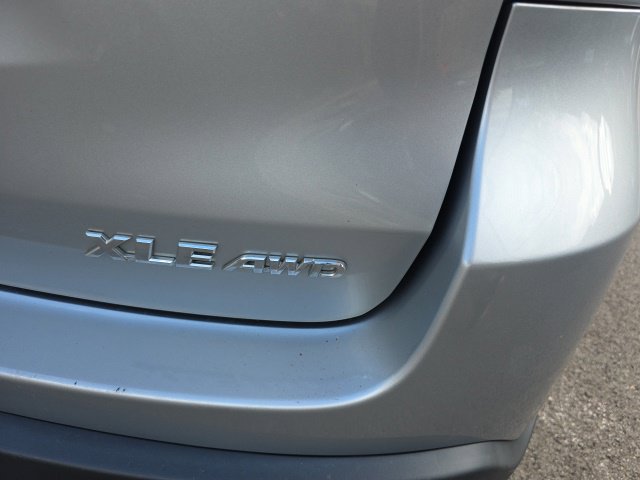 Used 2019 Toyota Highlander XLE AWD/4WD image 35