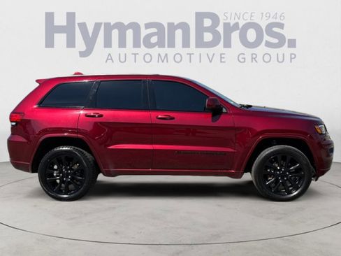 Used 2022 Jeep Grand Cherokee Laredo X image 2