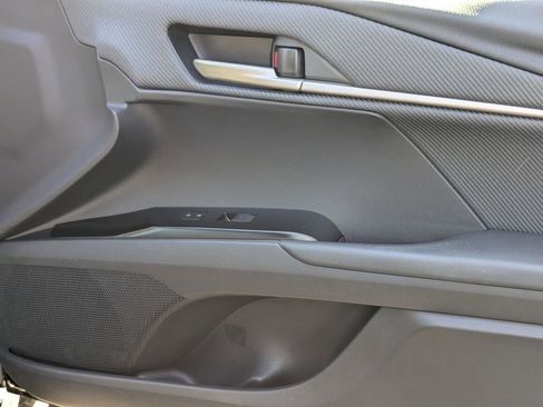 Used 2025 Toyota Camry SE image 33