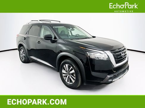 Used 2023 Nissan Pathfinder SL image 1