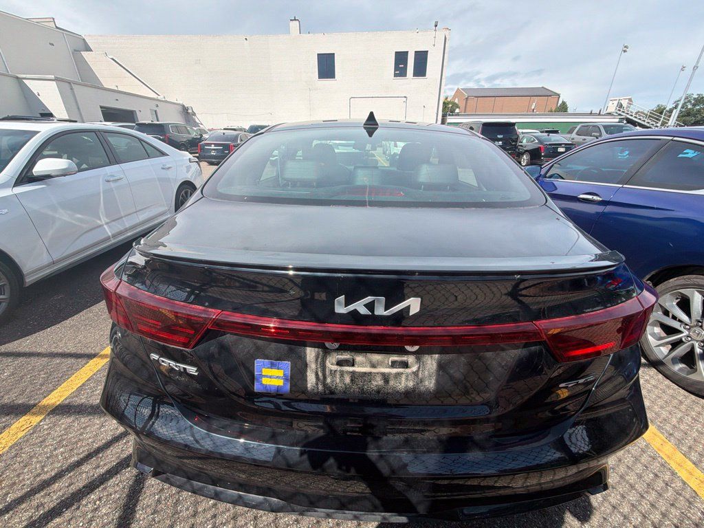 Used 2023 Kia Forte GT-Line w/ GT-Line Premium Package FWD image 7