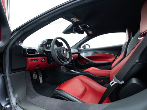 Used 2023 McLaren Artura RWD image 6