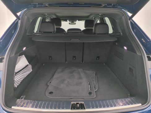 Certified 2025 Porsche Cayenne AWD/4WD image 10