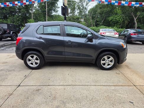 Used 2016 Chevrolet Trax LS AWD/4WD image 8