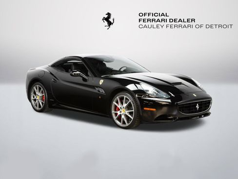 Used 2010 Ferrari California RWD image 17